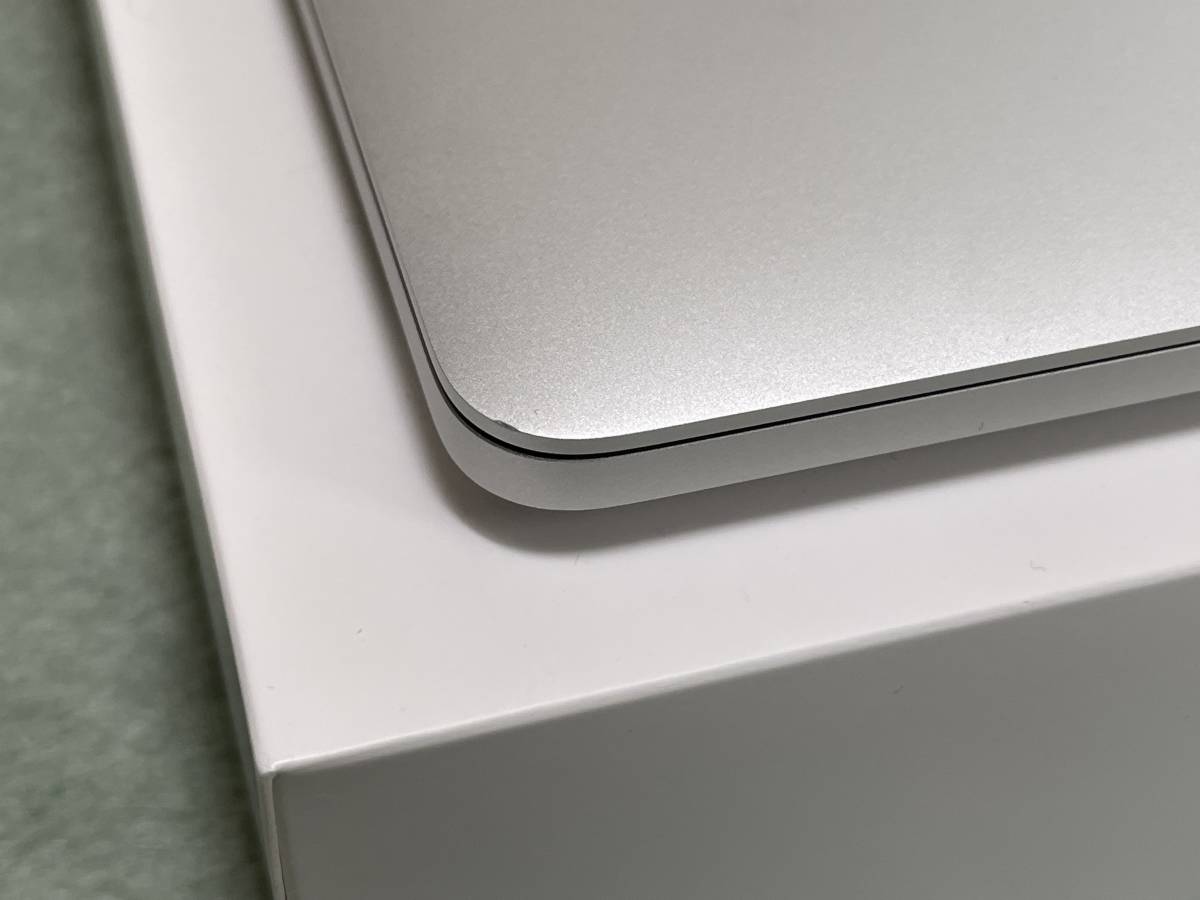 Apple MacBook Pro (13-inch, 2020, Four Thunderbolt 3 ports) Intel Core i5 2GHz, 16GB, 512GB, Touch Bar, シルバー, MWP72J/A_画像4