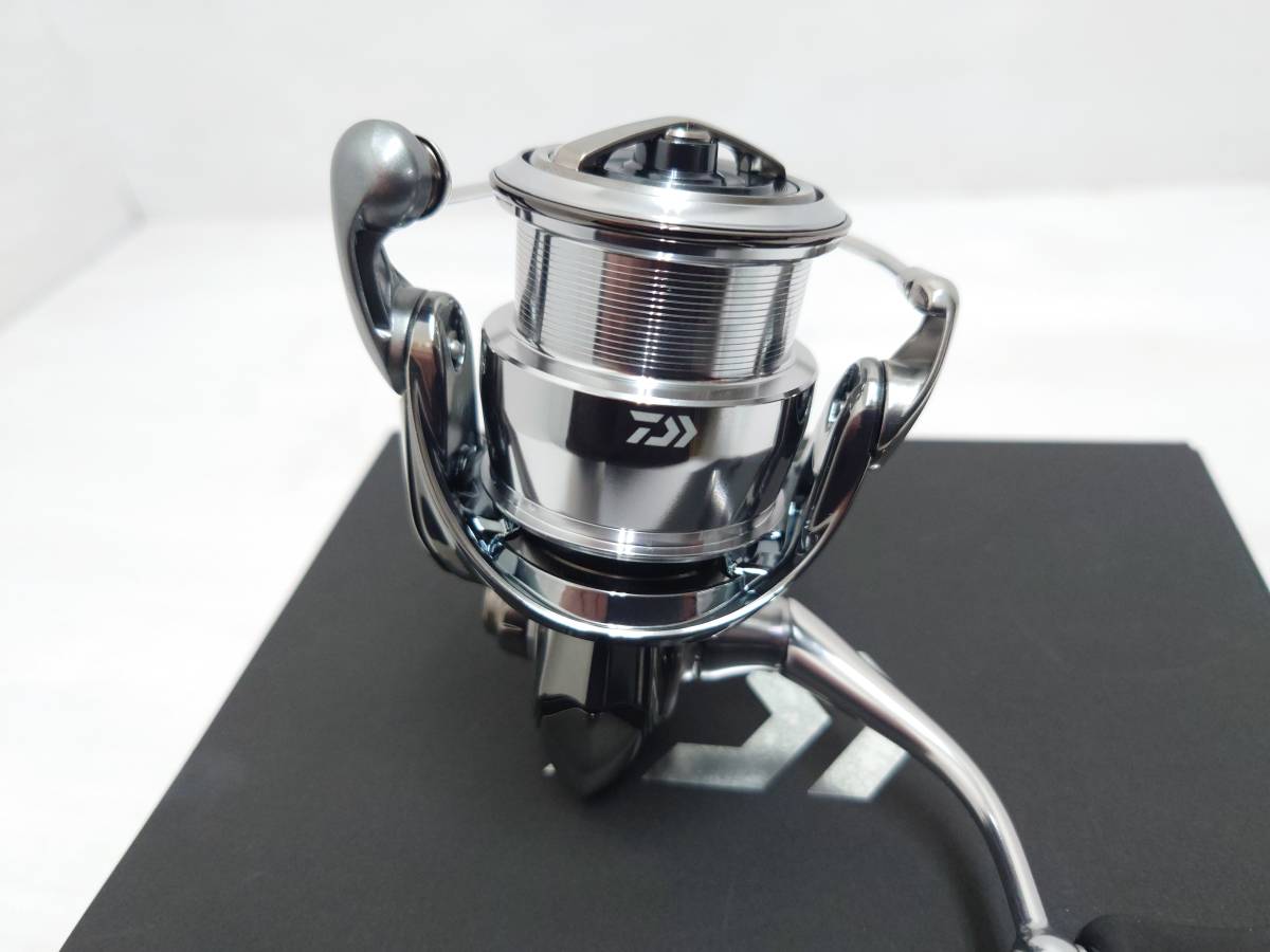 tu52) Daiwa 22 EXIST LT2500S-XH ダイワ イグジスト_画像3