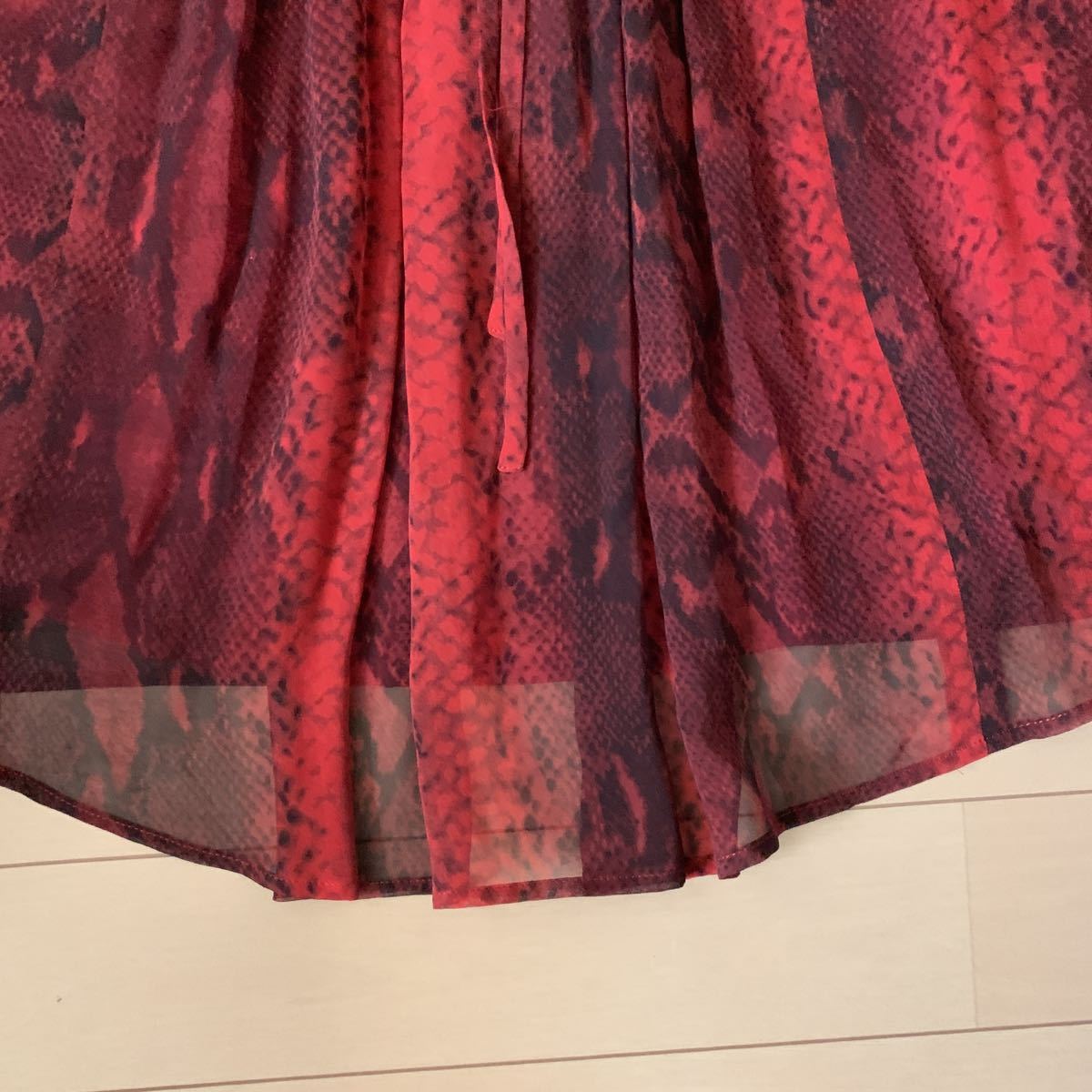 Edition エディション ヘビ柄 パイソン柄 アニマル柄 赤色 スカート シフォンスカート 36サイズ 日本製 値下げ_画像3
