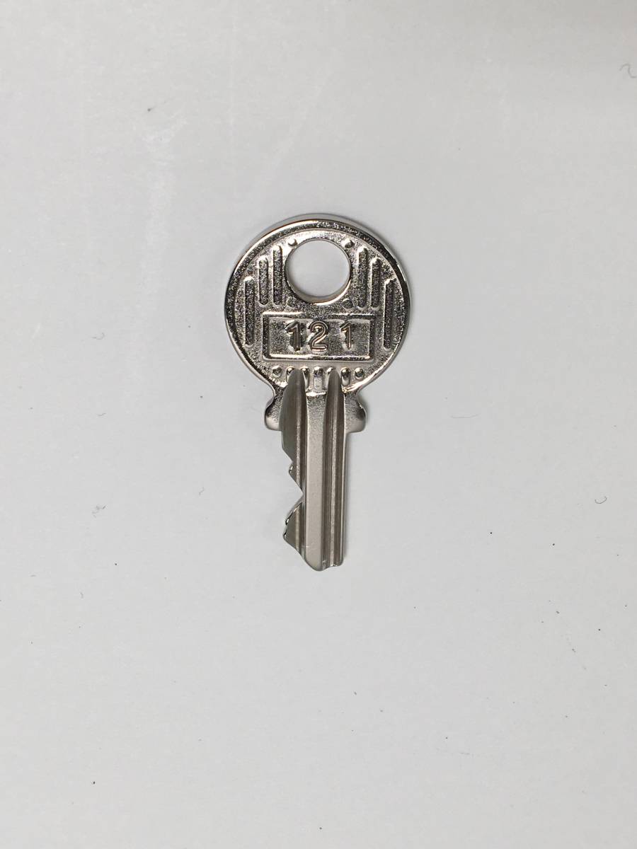 パケ無料】美品 HERMES エルメス カデナ キーのみ 鍵のみ 121番 パケ無料】美品 HERMES エルメス カデナ キーのみ 鍵のみ 121番