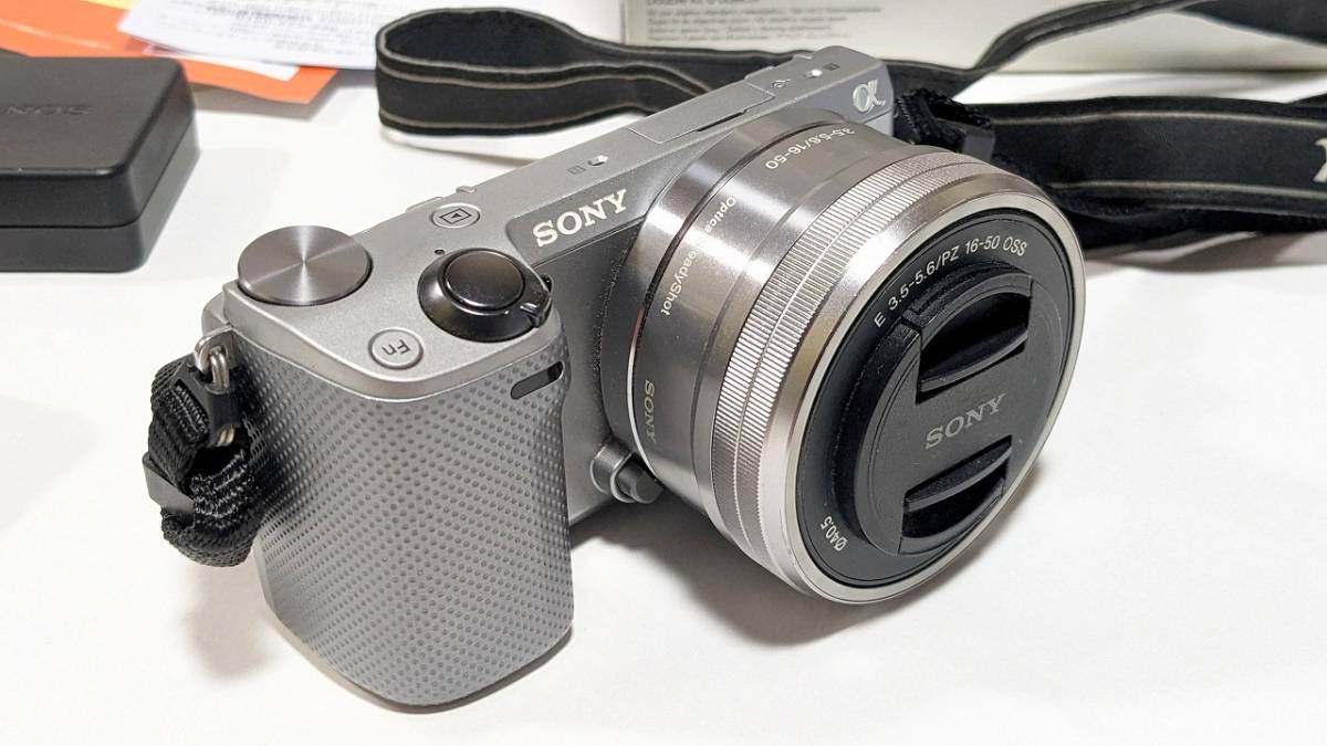 ソニー SONY NEX-5R シルバー　外付けフラッシュ付き　E 3.5-5.6/PZ 16-50 OSS ミラーレス一眼 デジタルカメラ 　　_画像2