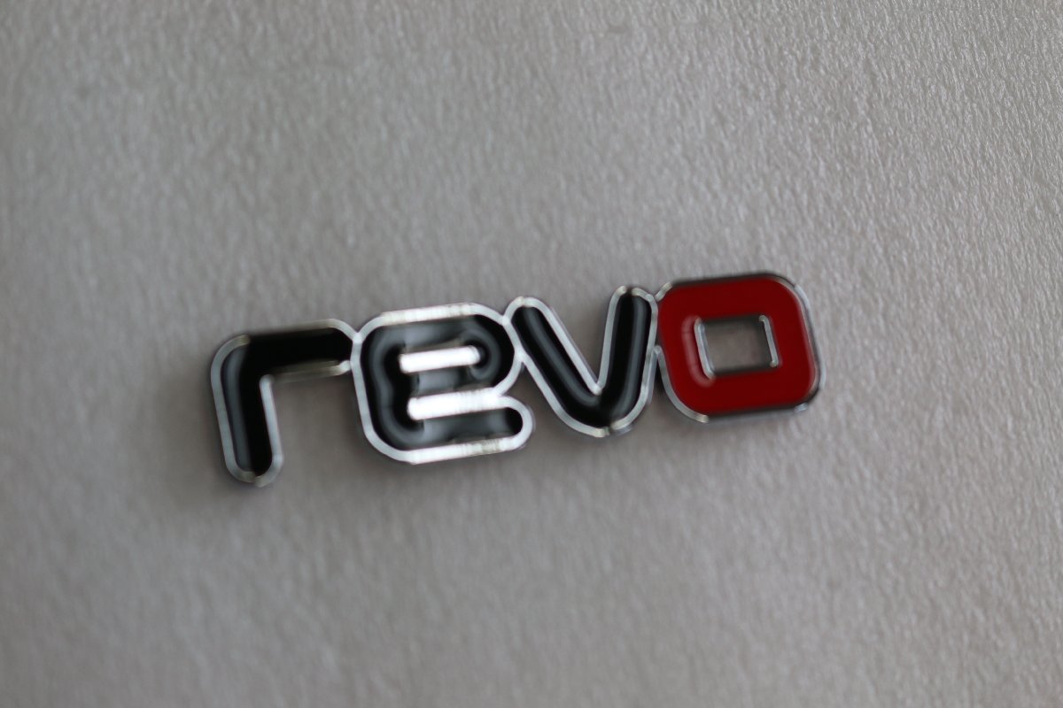 今だけ送料無料！ レボ　REVO REAR EMBLEM リアエンブレム VW AUDI　新品　限定 1個 正規輸入品_画像3