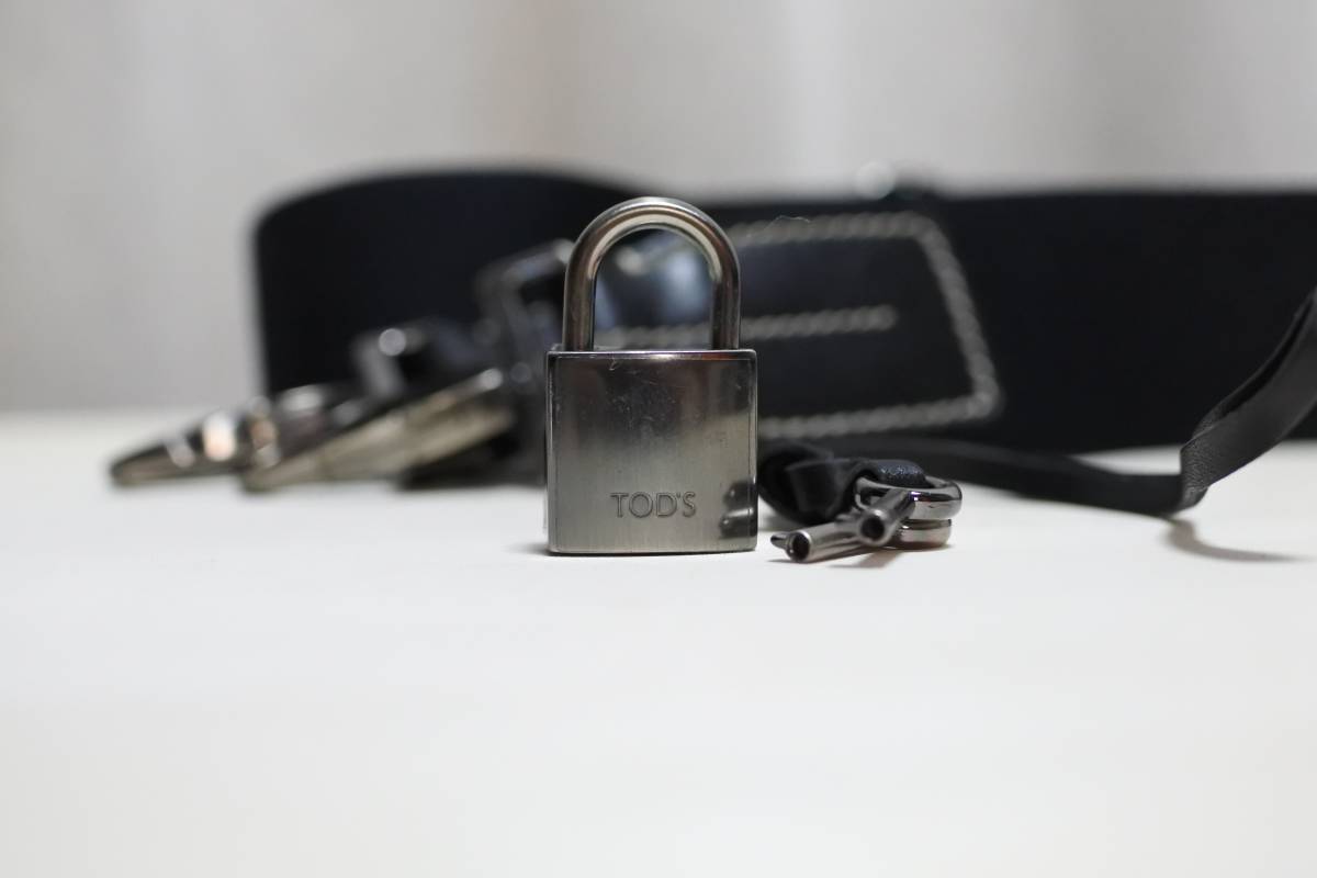 ＴＯＤ′Ｓ　トッズ　バッグに付属してきたショルダーストラップ　パドロック　美品　_パドロックと鍵