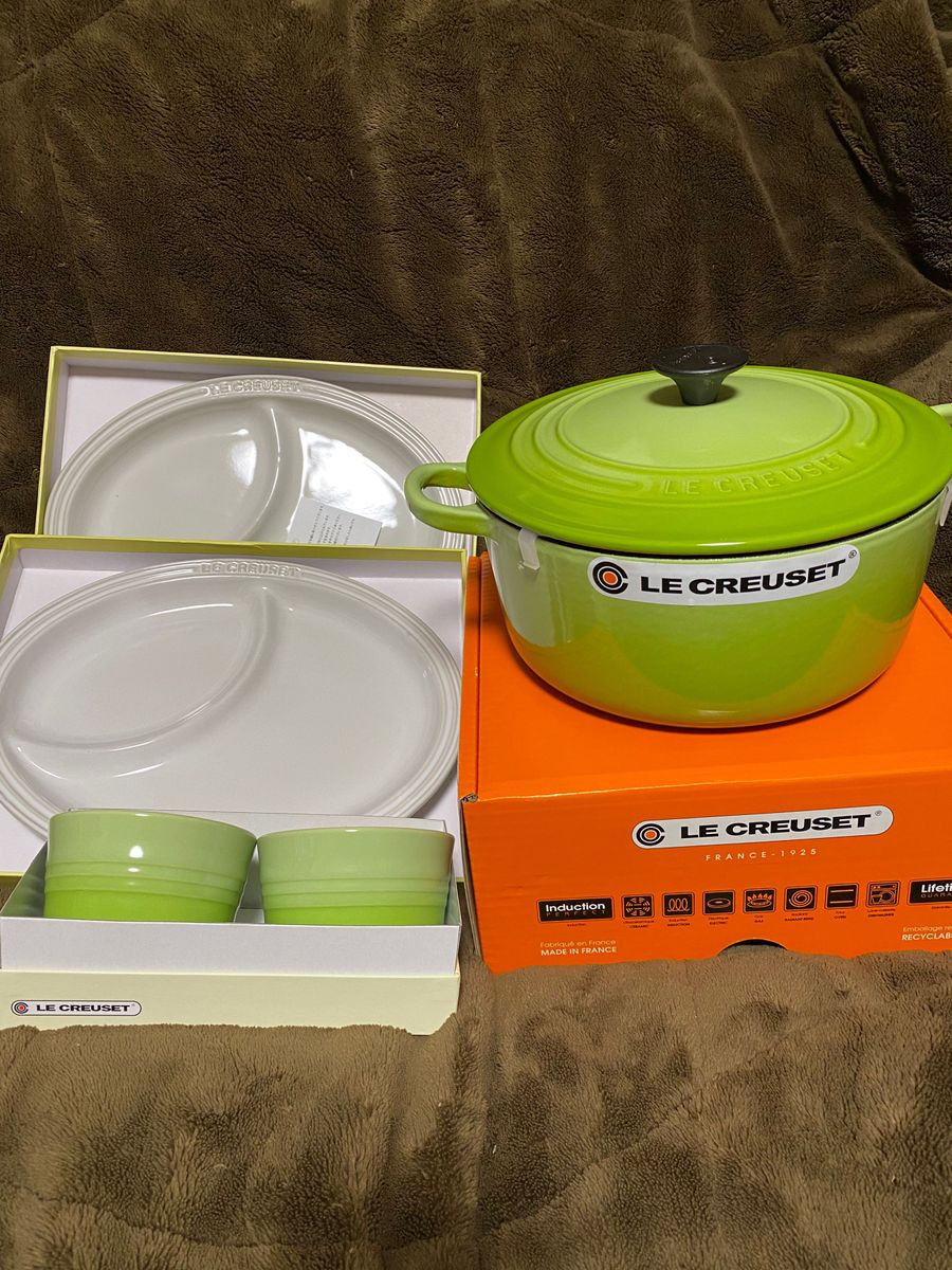 大特価　新品　ルクルーゼ　 LE CREUSET ココットロンド　22センチ　キウイ　マルチオーバルプレート　ラムカン