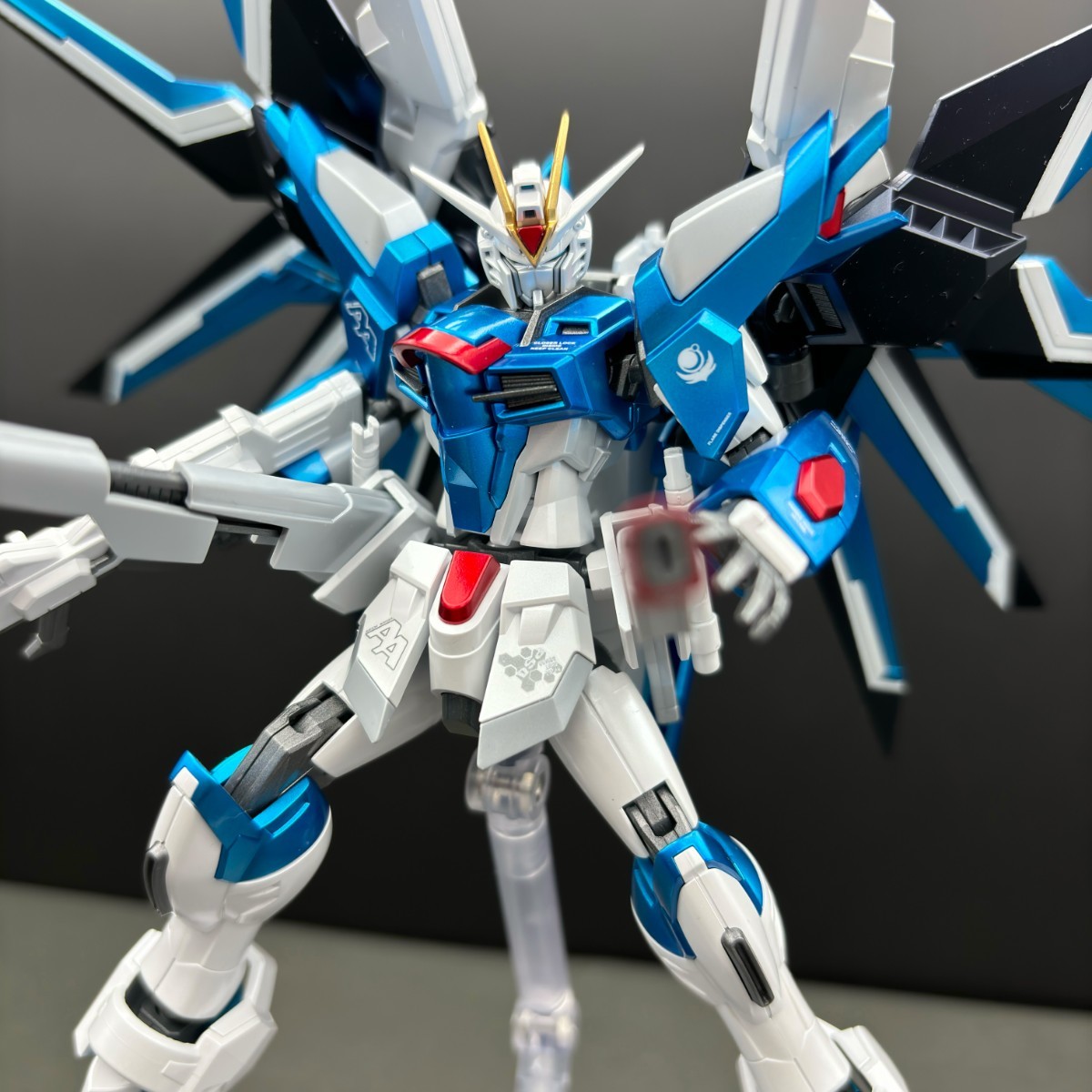 HG 1/144 ライジングフリーダムガンダム　キャンディ塗装完成品　小改修　ガンダムSEEDフリーダム　バンダイ_画像3