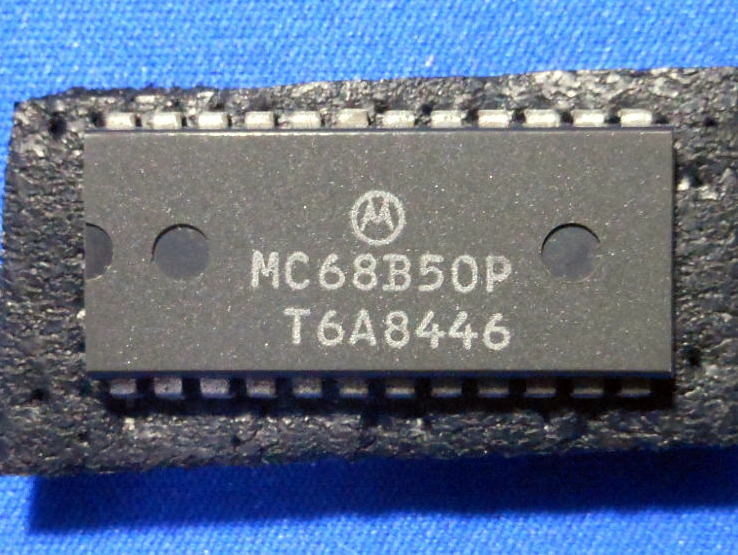 集積回路 MC68B50P 米軍補修用放出品 1個特価 240108-7_1個です