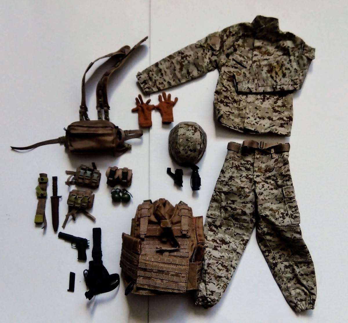 1／6サイズジャンクパーツ　現用アメリカ軍海兵隊装備品セット_出品物の全てです