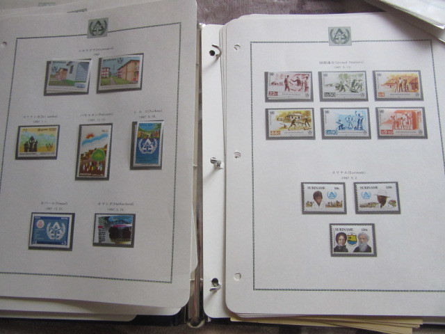  large binder - entering UN issue international flat peace year 1985 year approximately 28 leaf . international .. year 1987 approximately 10 leaf stamp collection 