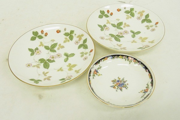 W233-J12-2796 WEDGWOOD ウエッジウッド ソーサー2枚 小皿1枚 食器 現状品⑧_画像1