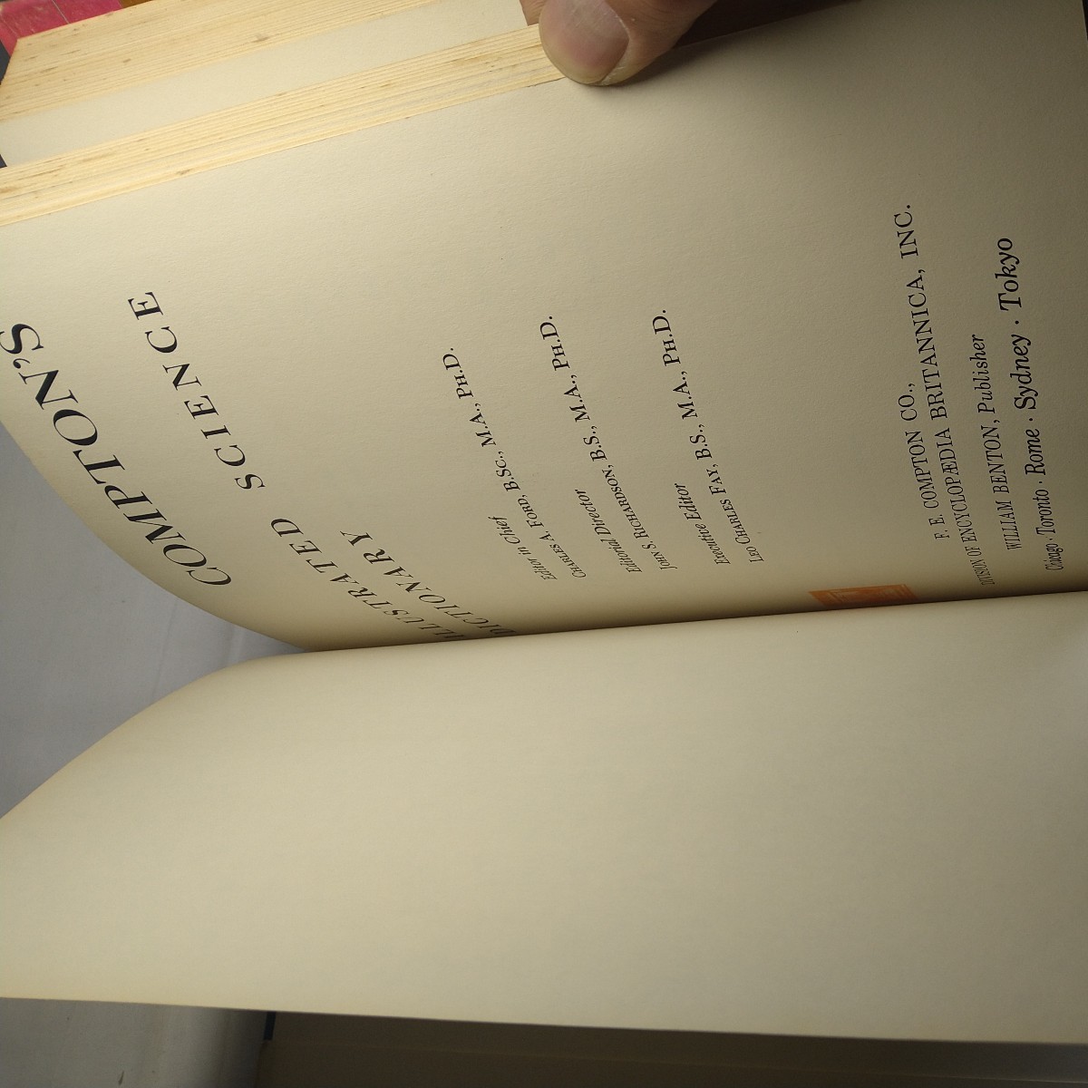 n-987◆Compton's Illustrated Science Dictionary、W. ベントン編/ブリタニカ百科事典、1963 年 洋書 ◆状態は画像で確認してください。_画像6