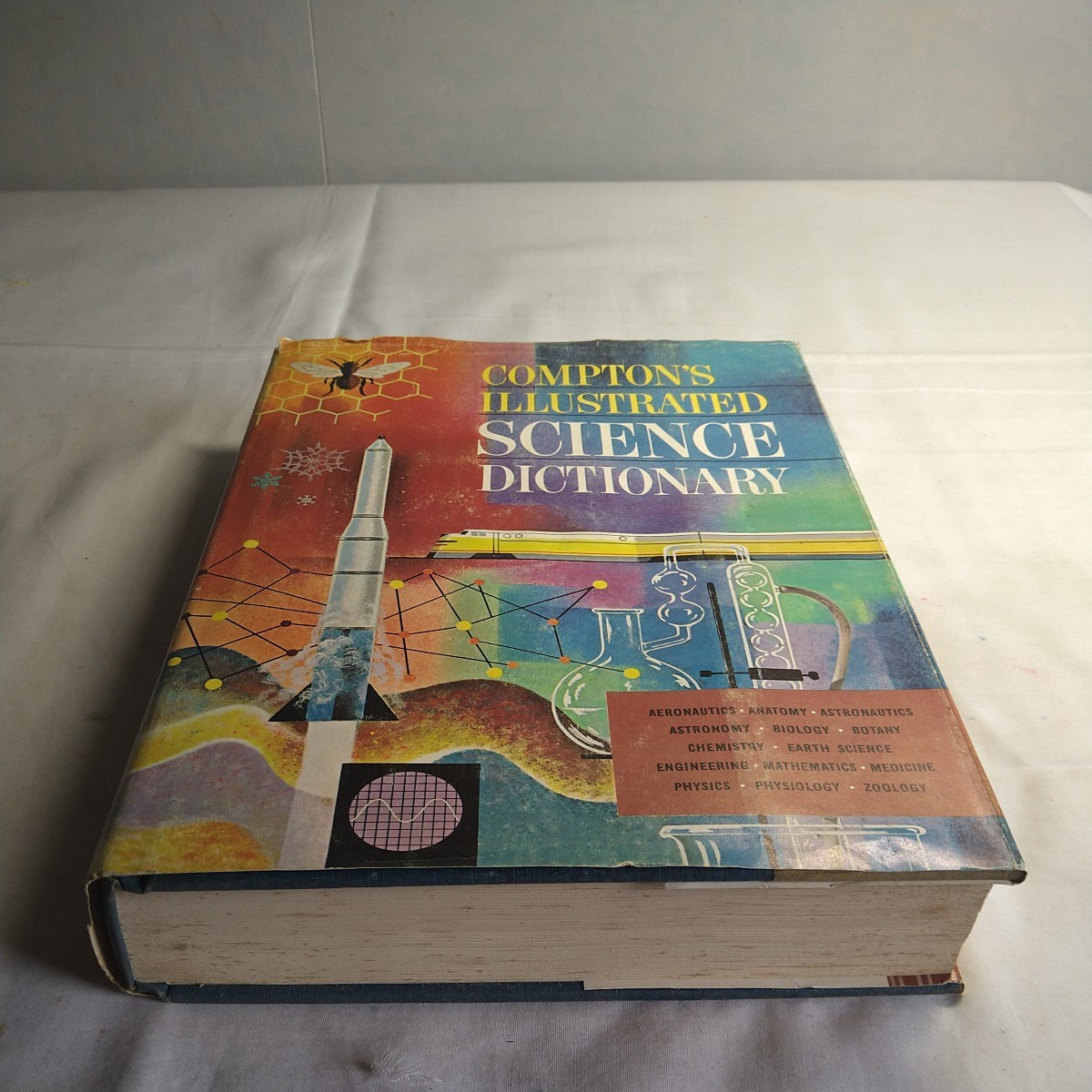 n-987◆Compton's Illustrated Science Dictionary、W. ベントン編/ブリタニカ百科事典、1963 年 洋書 ◆状態は画像で確認してください。_画像1