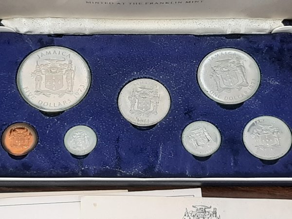 UJFO60　世界のコイン　硬貨　プルーフセット　おまとめ　マルタ島　ジャマイカ　1976年　1973年　_画像7