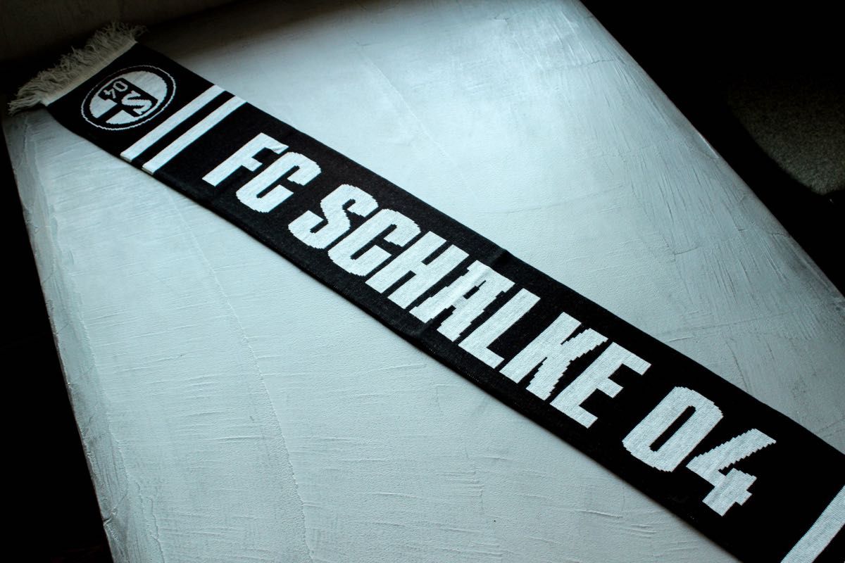 シャルケ04 サッカーマフラー Schalke 04 現地購入 欧州製 独特の素材