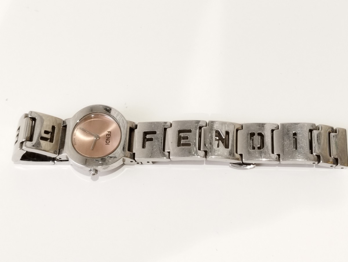 腕時計　FENDI　 フェンディ　 クォーツ　レディース　SWISS MADE スイスメイド　ステンレス　シルバーカラー　フェイス2.5cm_画像6