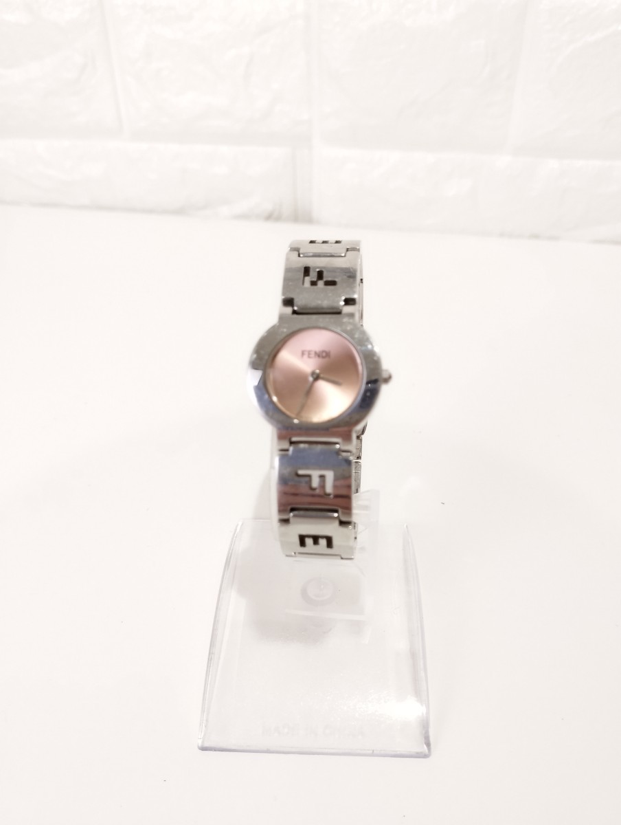 腕時計　FENDI　 フェンディ　 クォーツ　レディース　SWISS MADE スイスメイド　ステンレス　シルバーカラー　フェイス2.5cm_画像2