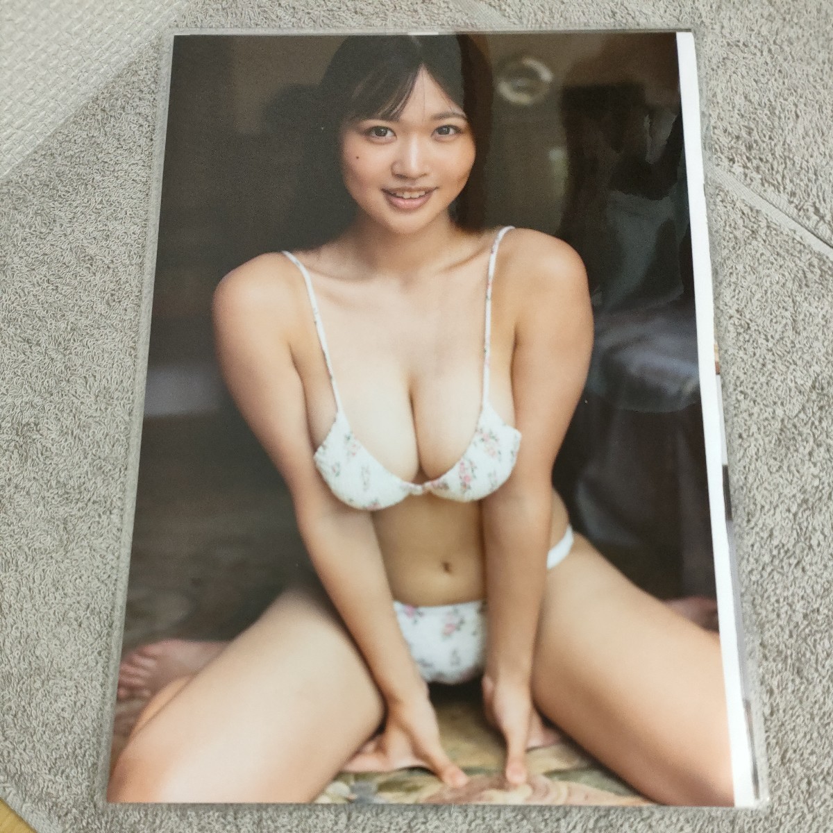 【ラミネート厚手150ミクロン　グラビア切り抜き】DOLCE vol.8? A4サイズ　5枚9ページ　南みゆか_画像3