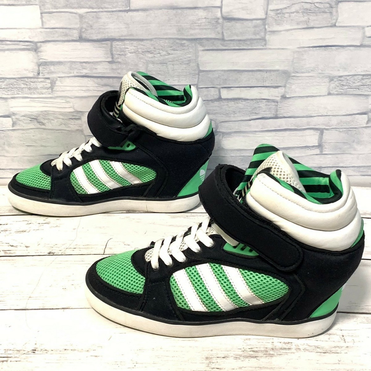 R5360bE adidas アディダス ハイカットスニーカー ブラック×グリーン×ホワイト レディース 24.5cm インヒールスニーカー ビッグロゴの画像2