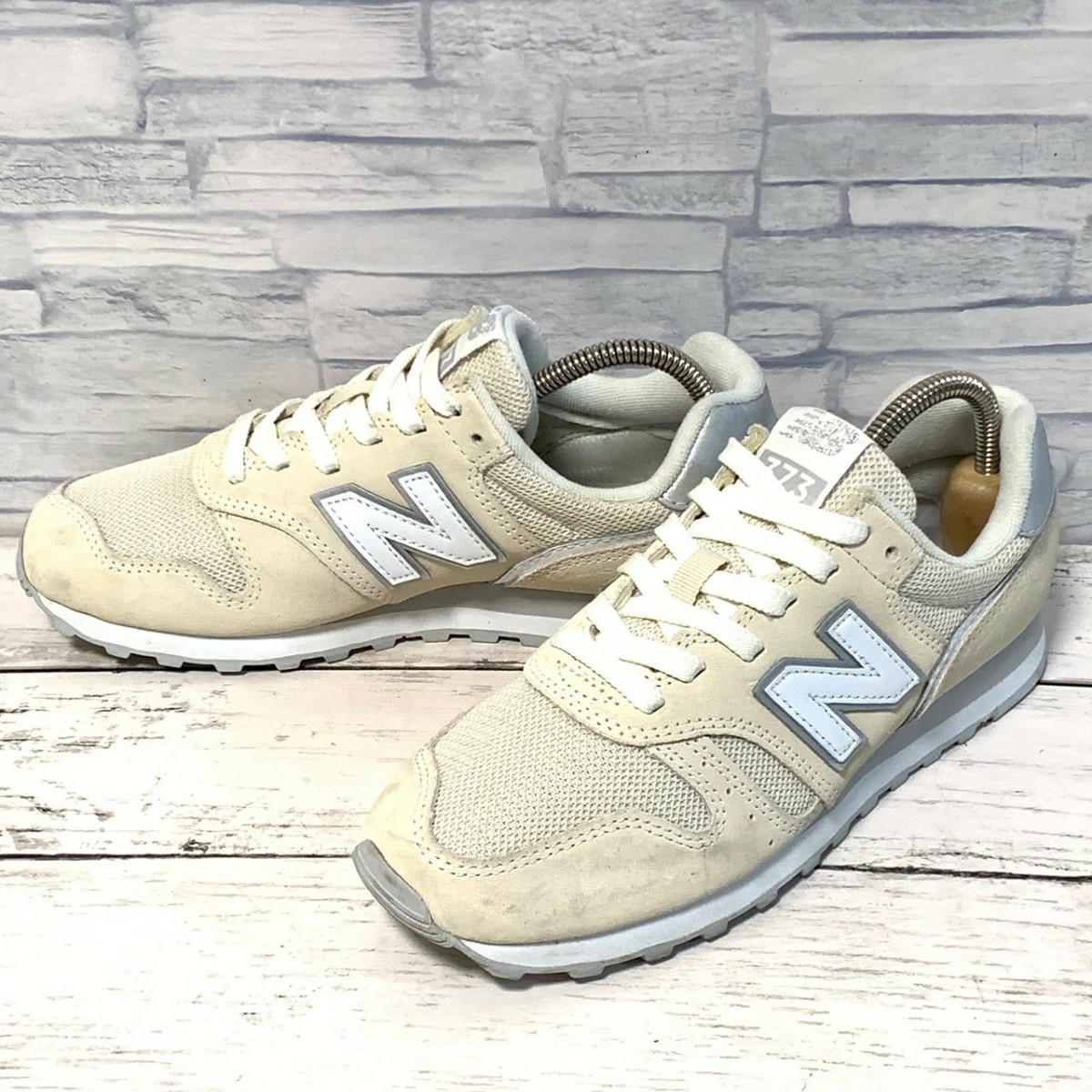 R5359bE New Balance373 ニューバランス スニーカー アイボリー レディース 23cm スエード スウェード シューズ 靴 WL373AB2 軽量_画像1