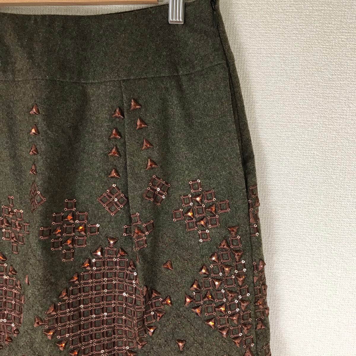 Max Mar タイトミニスカート　刺繍　ビジュー装飾マックスマーラ　ウールショートスカート　裏地あり素材　 ボトムス ひざ丈