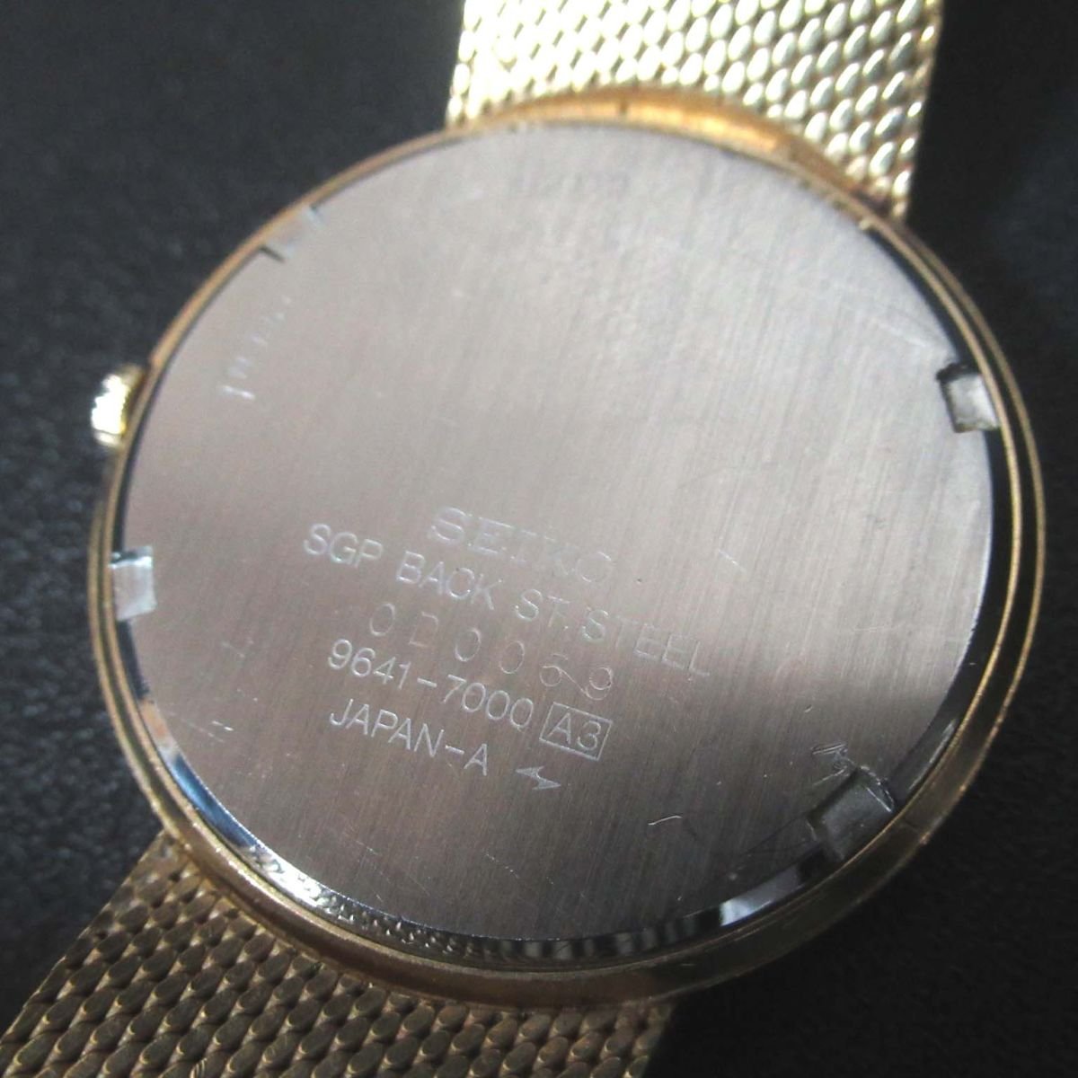 ジャンク品 SEIKO セイコー DOLCE ドルチェ クォーツ 3針式 メンズウォッチ 腕時計 9641-7000 ゴールドベルト×シルバー文字盤の画像5