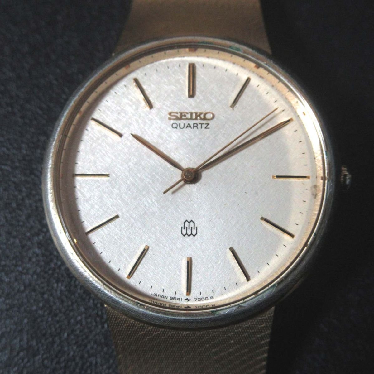 ジャンク品 SEIKO セイコー DOLCE ドルチェ クォーツ 3針式 メンズウォッチ 腕時計 9641-7000 ゴールドベルト×シルバー文字盤の画像1