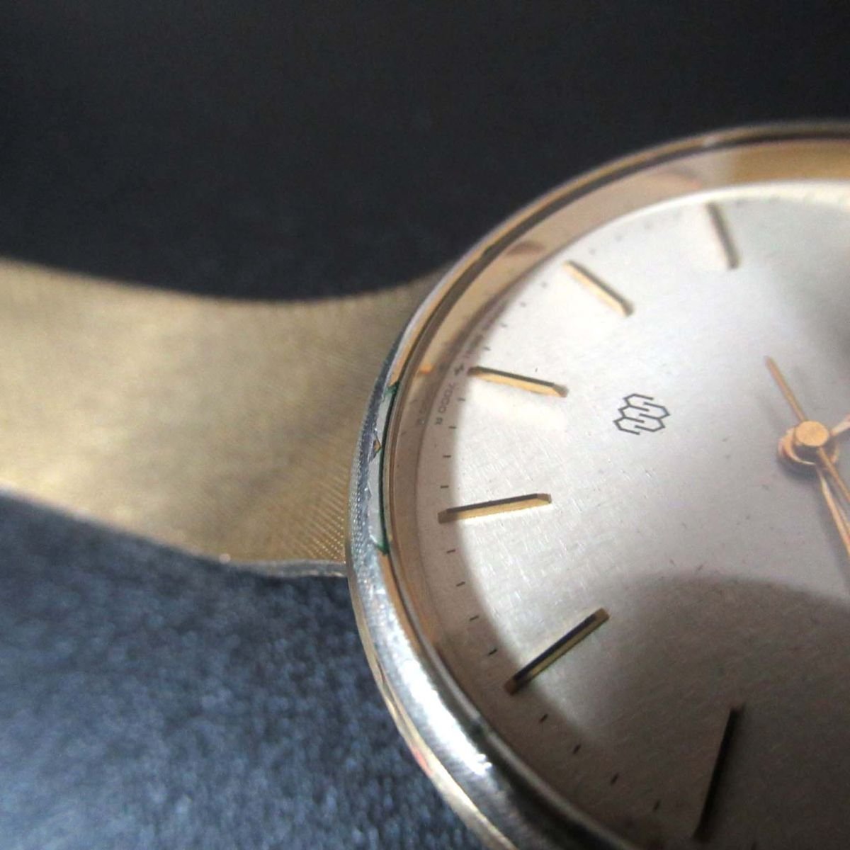 ジャンク品 SEIKO セイコー DOLCE ドルチェ クォーツ 3針式 メンズウォッチ 腕時計 9641-7000 ゴールドベルト×シルバー文字盤の画像3
