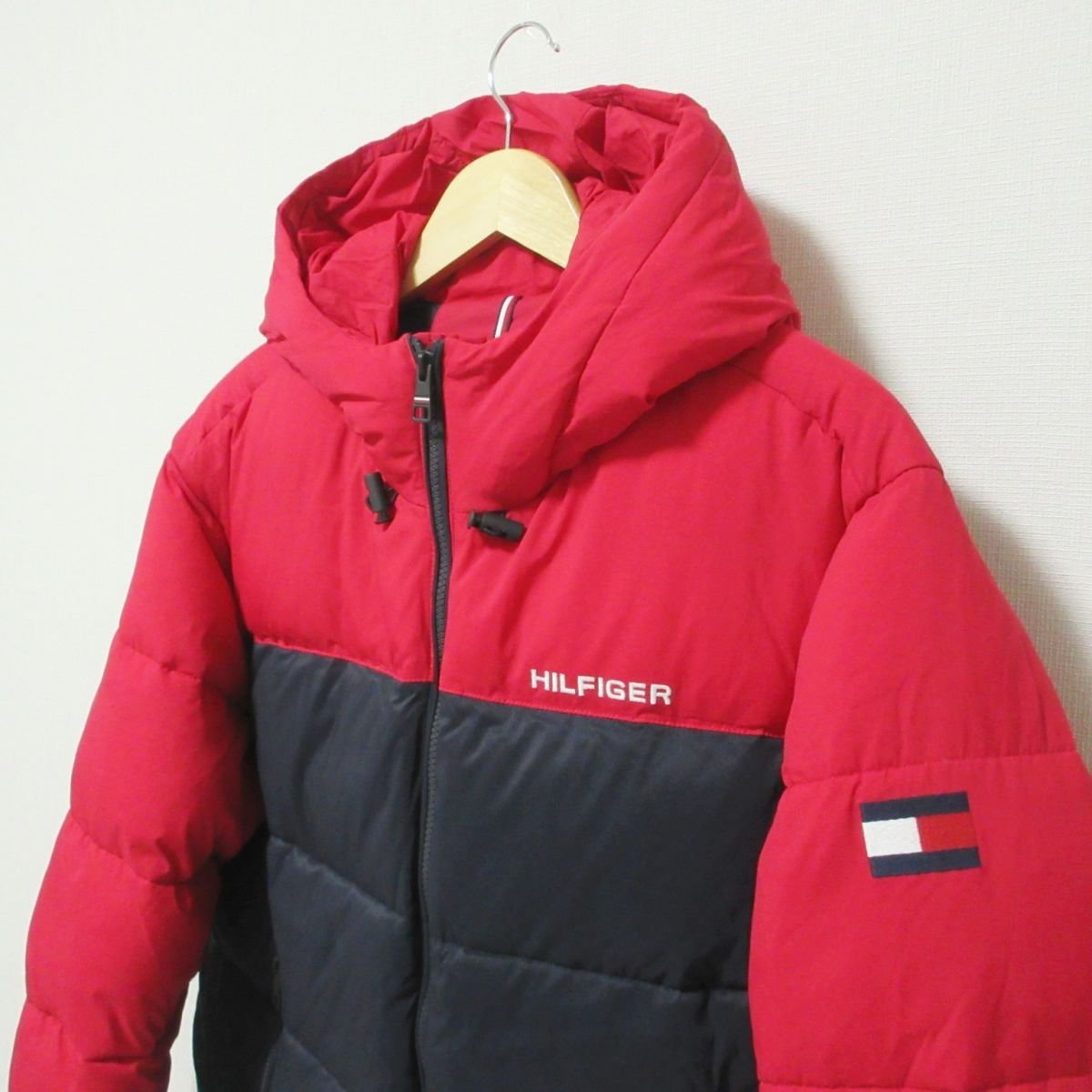 美品 22AW Tommy Hilfiger トミーヒルフィガー パーカー ジップアップジャケット パデッドブルゾン XL レッド×ネイビー 102の画像4