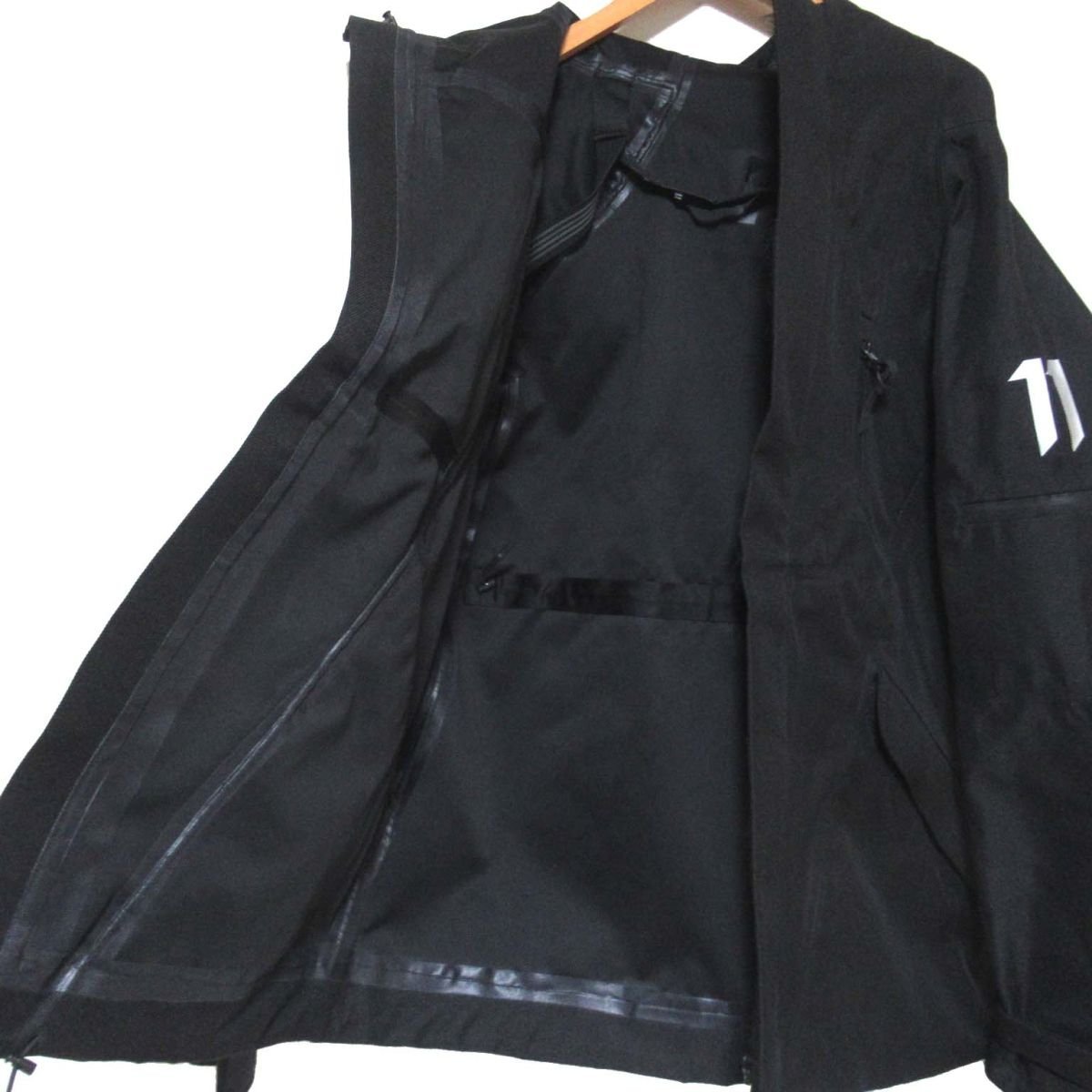 美品 11 BY BORIS BIDJAN SABERI イレブンバイボリスビジャンサベリ バックロゴプリント 撥水 マウンテンパーカー ジャケット ブラック_画像4