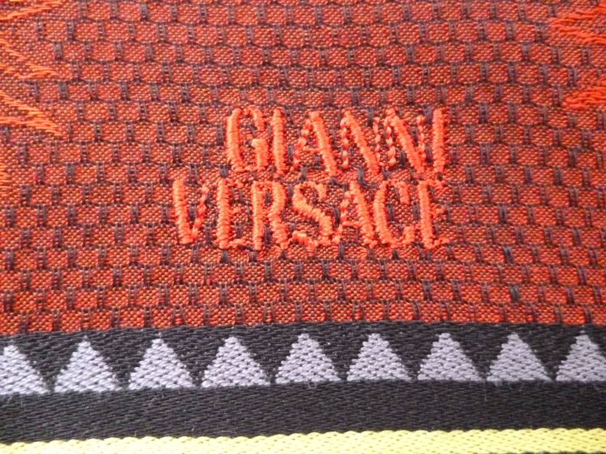 GIANNI VERSACE ヴェルサーチ　ハンカチ　大判 49cm四方　地厚　長期保管品　_画像4