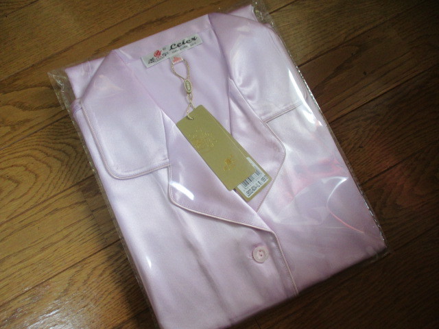 未使用　サテンシルク１００％　女性用つぼみパジャマ　薄紫　ＸＬ　164cm以上_画像1