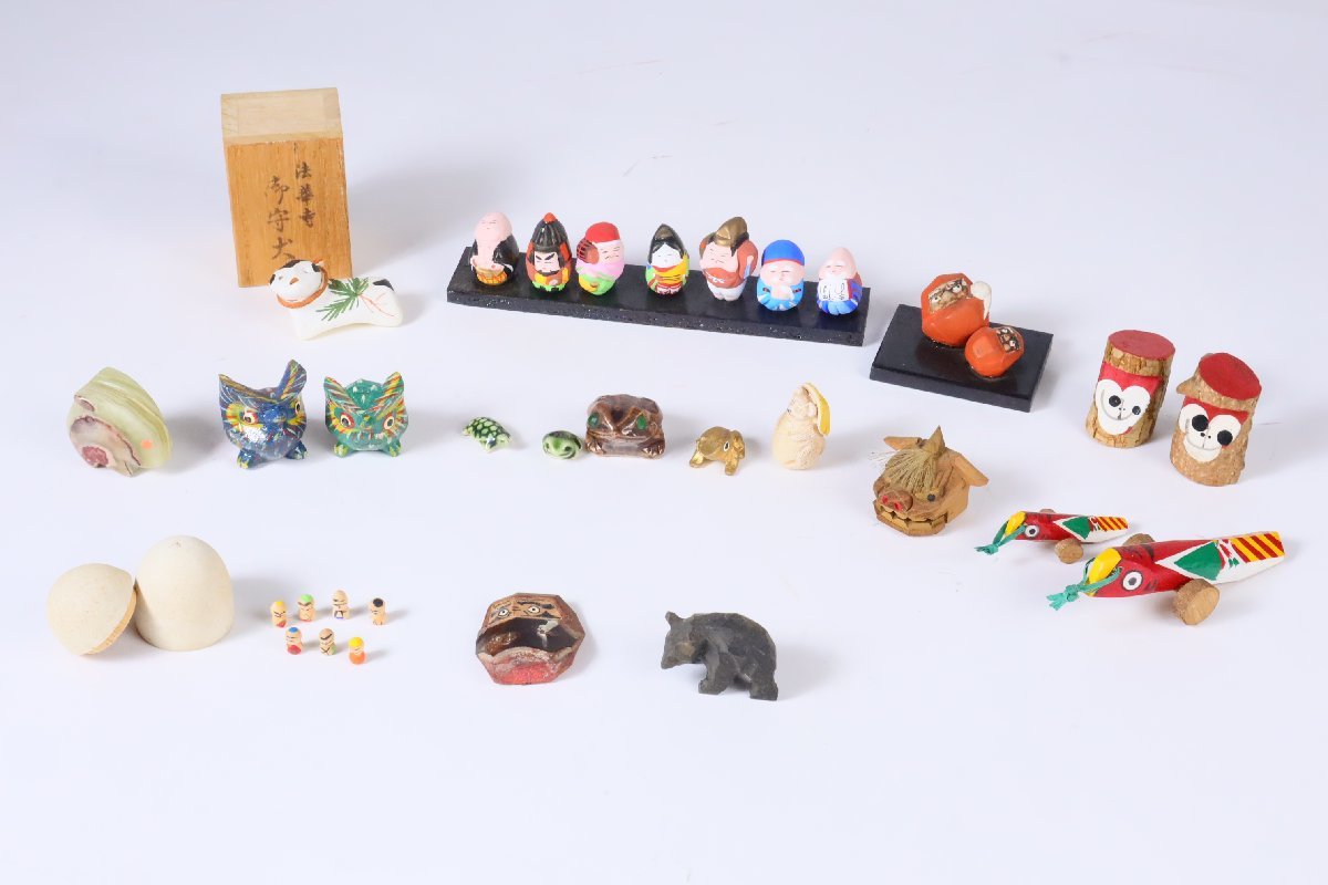 small . earth toy 16 piece law . temple .. dog Seven Deities of Good Luck .. frog Lion Mask .. car bear .. tradition industrial arts manners and customs doll ornament 