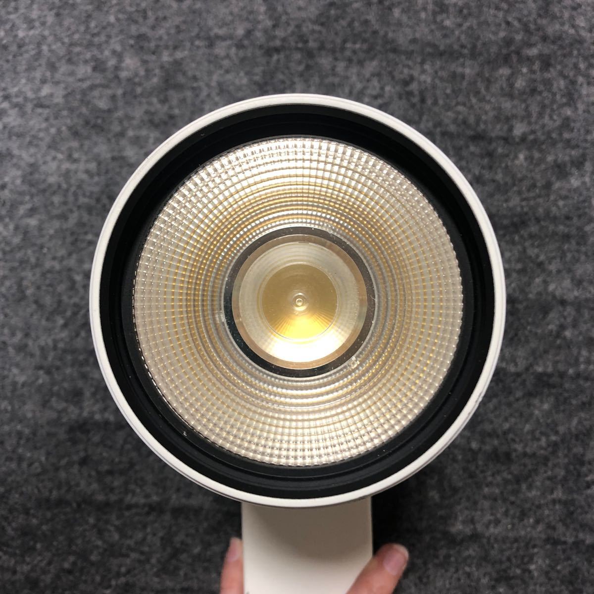 【中古品】コイズミ KOIZUMI LED照明器具 XS43894L 100v 16年制 広角配光 白色 コイズミ照明