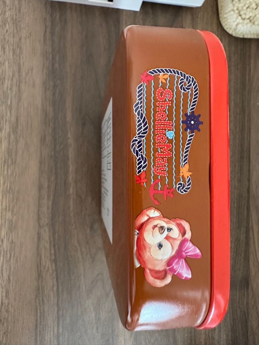 香港ディズニーランド　お菓子　缶