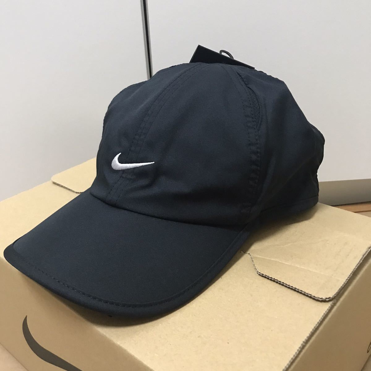 NIKE Nike running cap hat feather light black 57-59cm postage included 