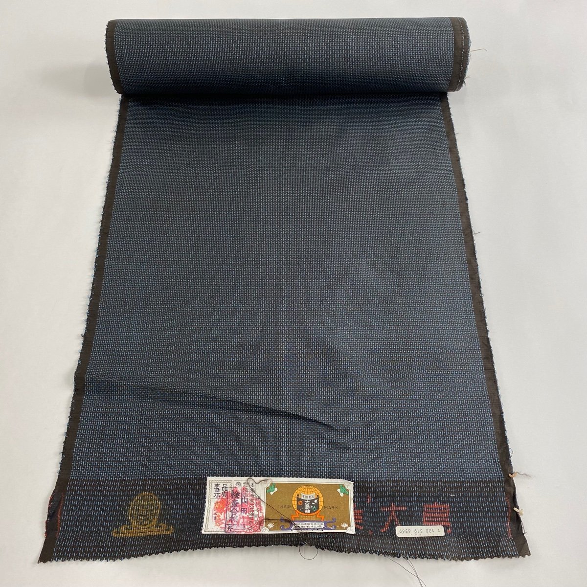 反物 秀品 男着物 大島紬 証紙 亀甲絣 紺色 正絹 【中古】