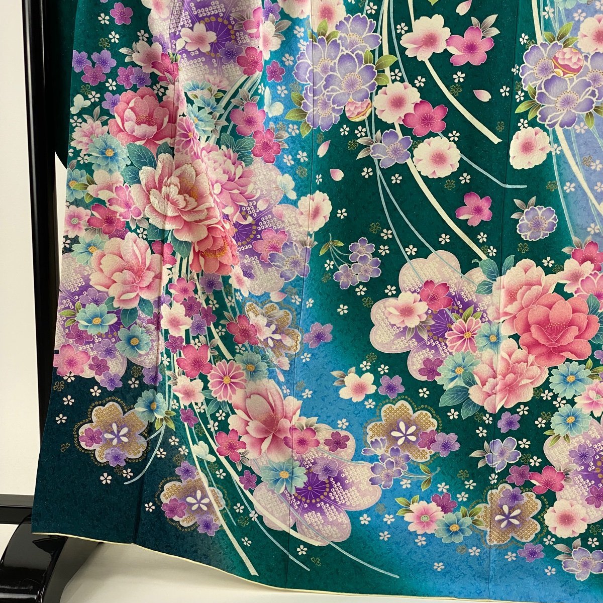 素敵でユニークな 正絹 緑 銀通し 刺繍 桜 牡丹 キラキラ 袷 M 裄丈