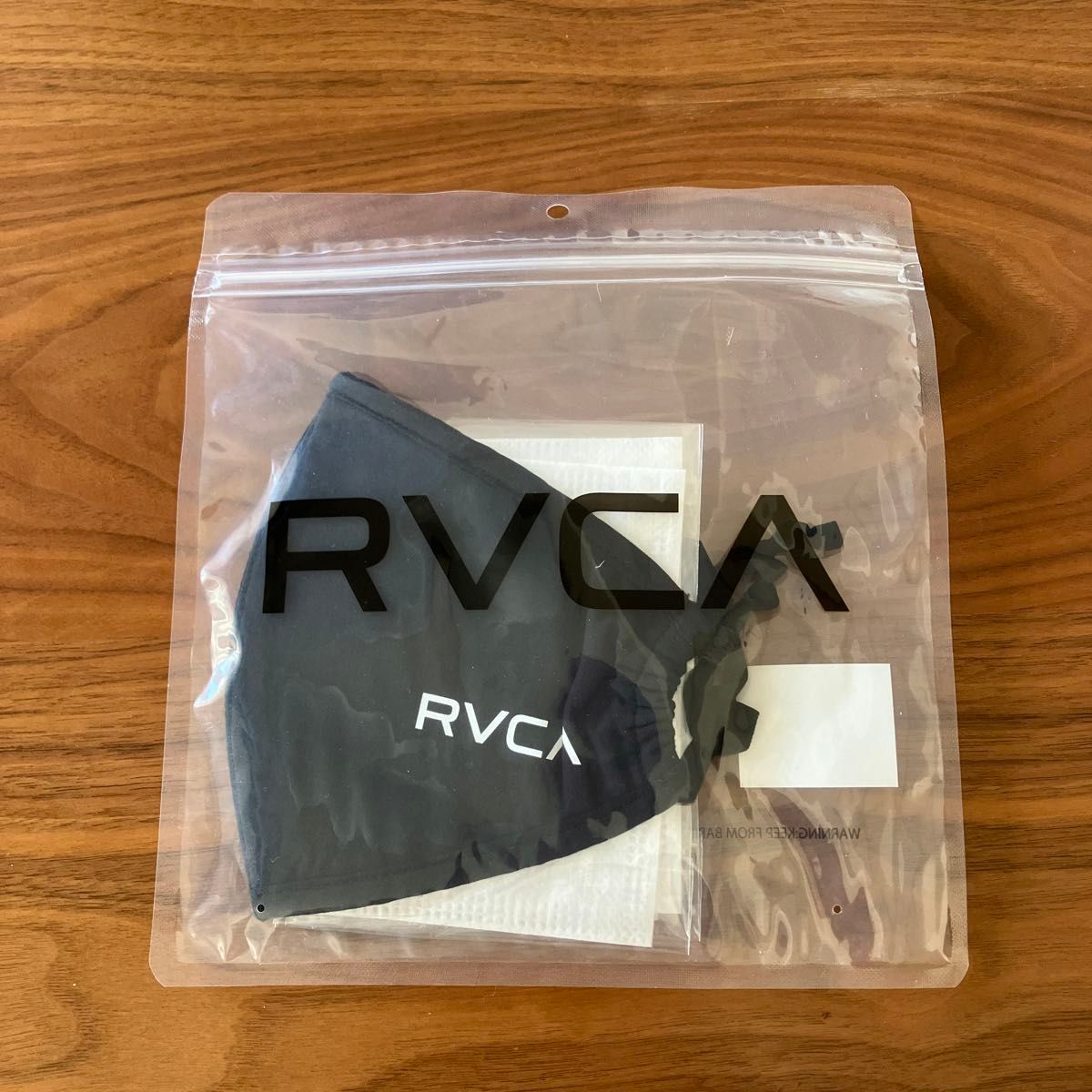 rvca ルーカ　マスク　ブラック　フリーサイズ　RVCA 未使用新品　サーファー　ビラボン　洗えるスポーツマスク　フィルター付
