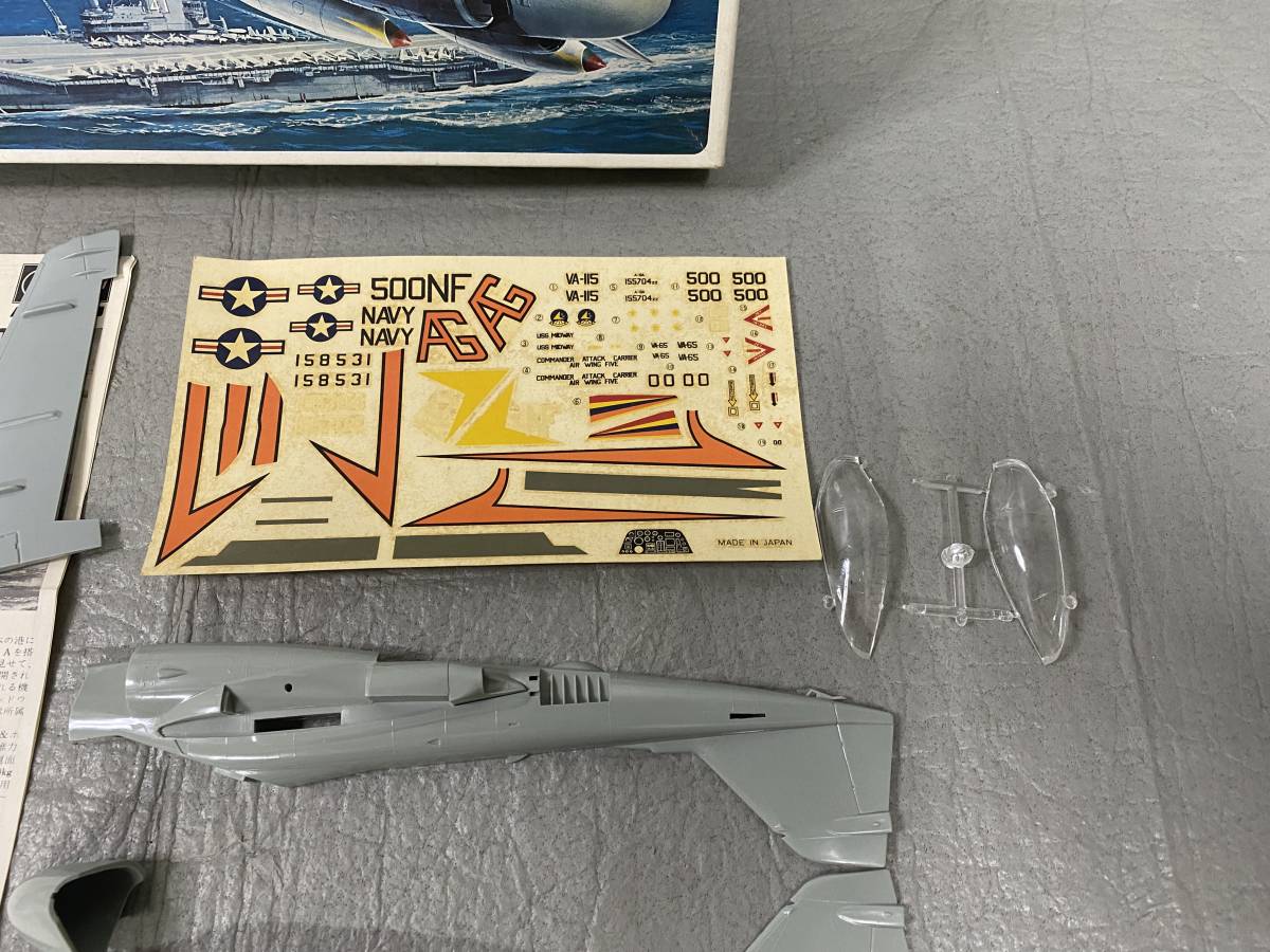 ▼▼ 昭和レトロ ハセガワ 1/72 グラマン A-6A イントルーダー 開封品 中古ジャンクにて・長期保管品 当時物_デカールは劣化しています