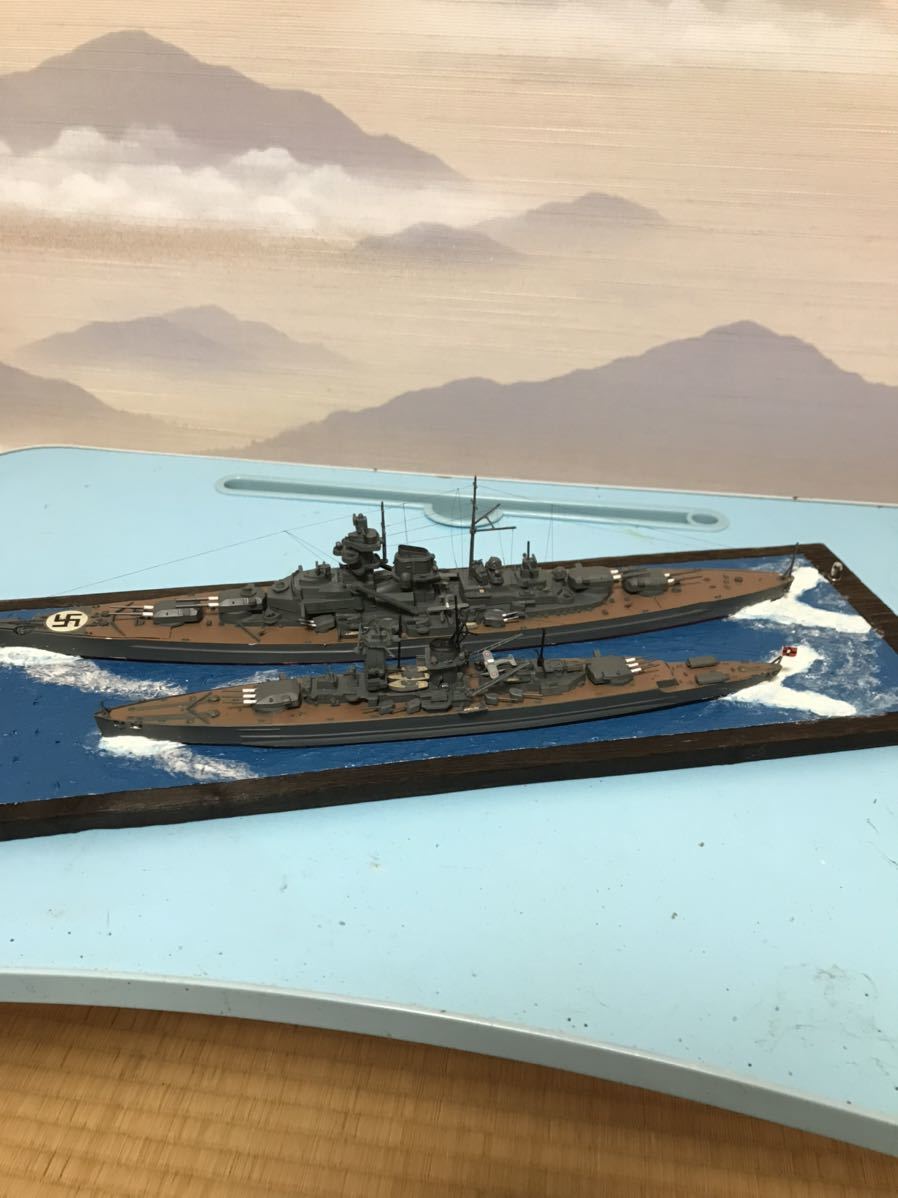 フジミ　ポケット戦艦アドミラルシェーア、アオシマ　戦艦ティルピッツ　1/700 ジオラマ完成品_画像3
