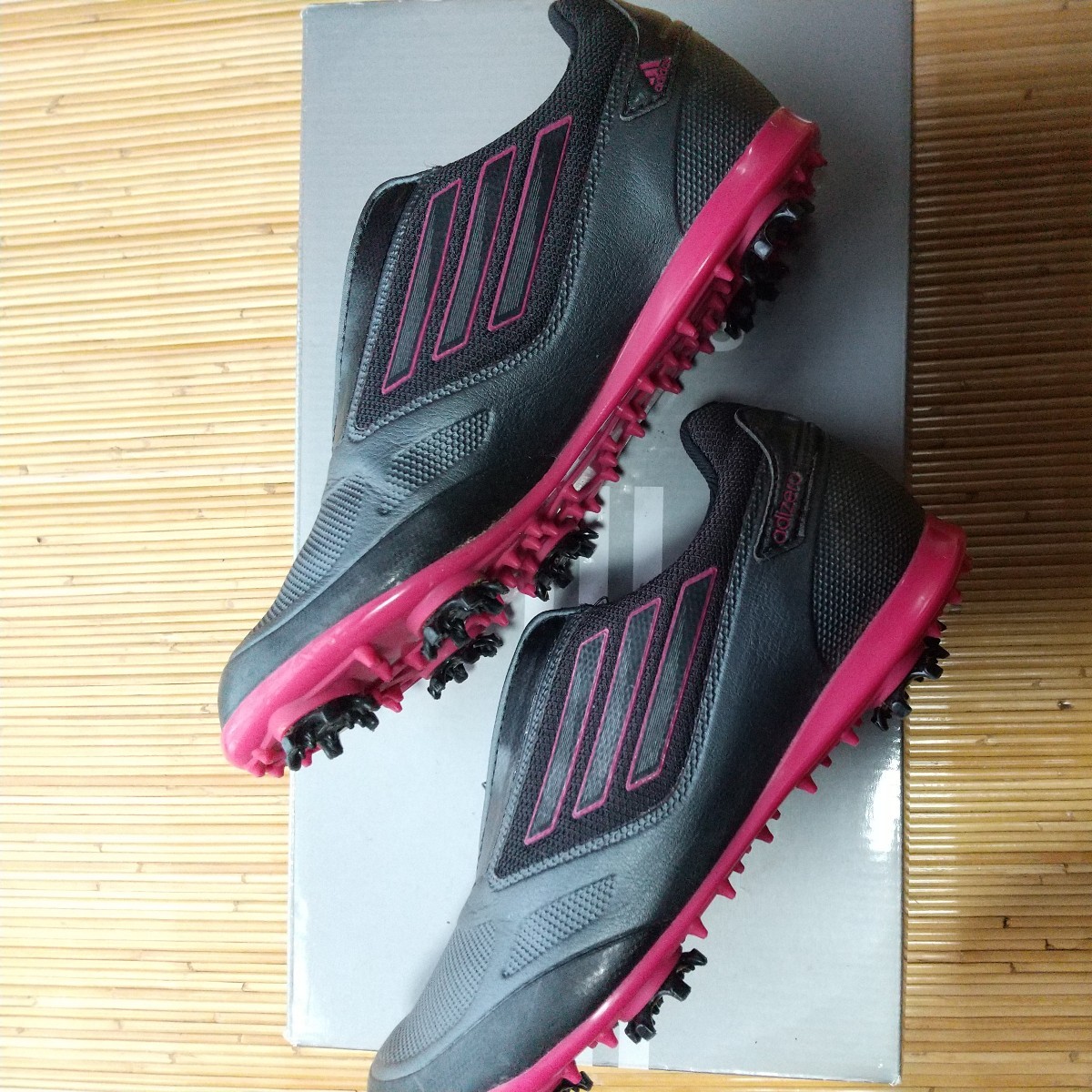 adidas アディダス W adizero Tour Ⅱ b ゴルフ シューズ レデース J225 付属品あり ブラック ピンク _画像3