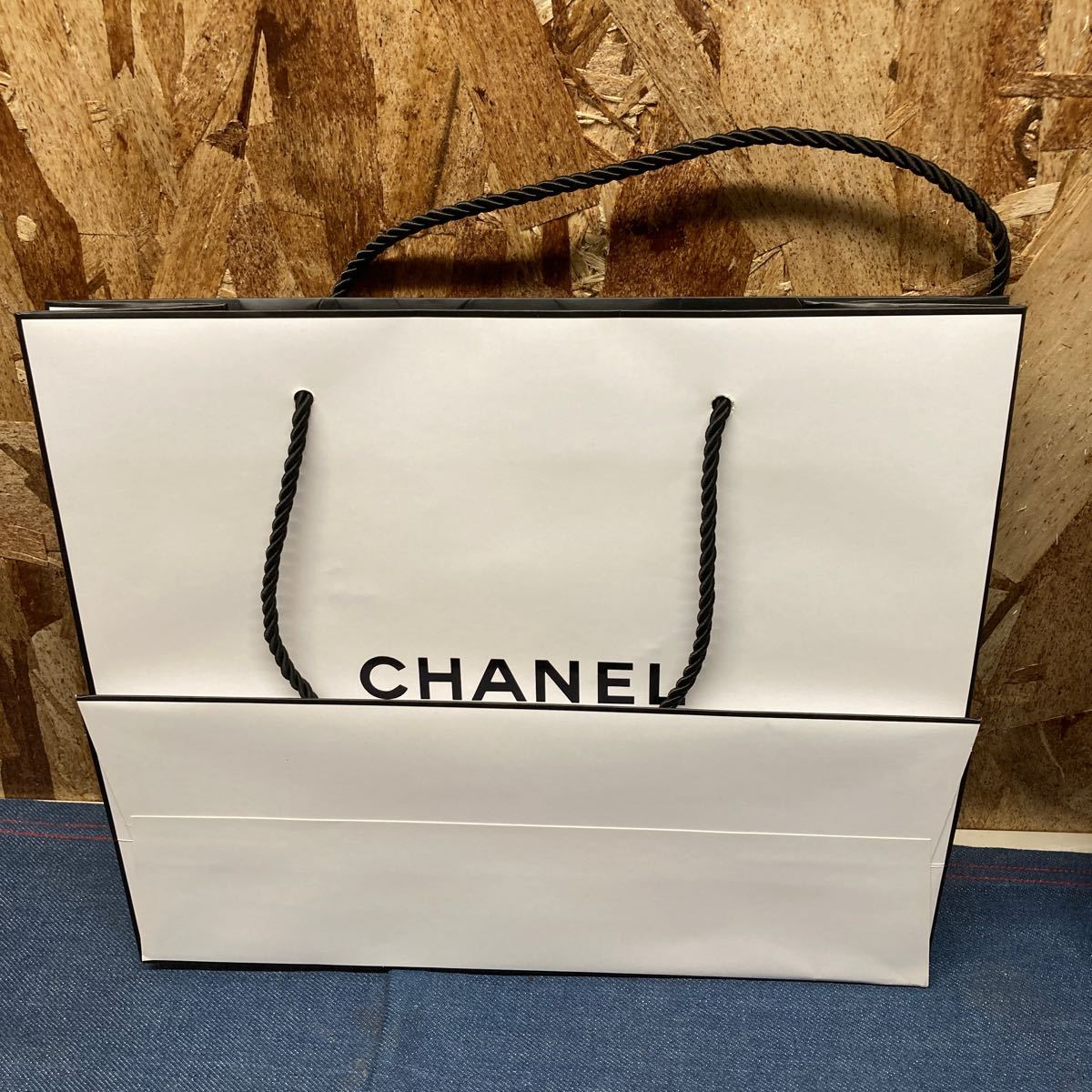 送料無料【Mい910】CHANEL シャネル　ショッパー　ショップバック　紙袋 ショップ袋 ホワイト_画像2