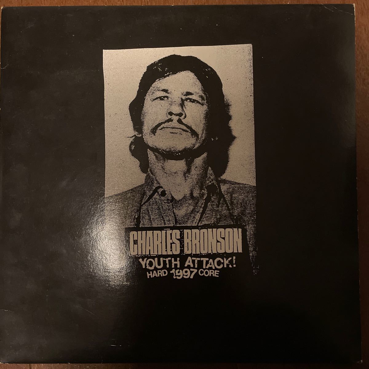 チャールズブロンソン ハードコア CHARLES BRONSON YOUTH ATTACK 中古レコード 歌詞カード ステッカー 付きの画像2