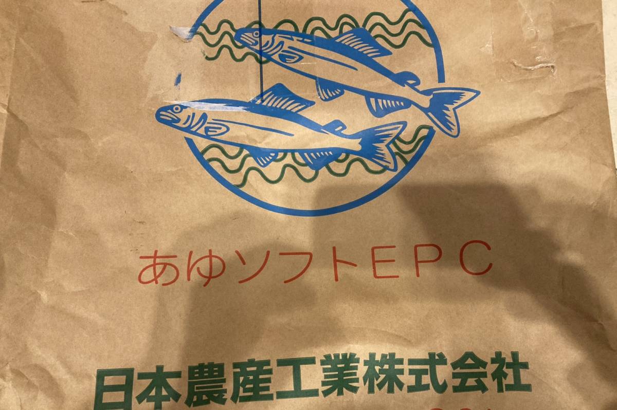 あゆソフトEPC４号　粒大約1.5～1.6mm 緩沈下性 金魚などの観賞魚の育成に 約900ｇ_画像1