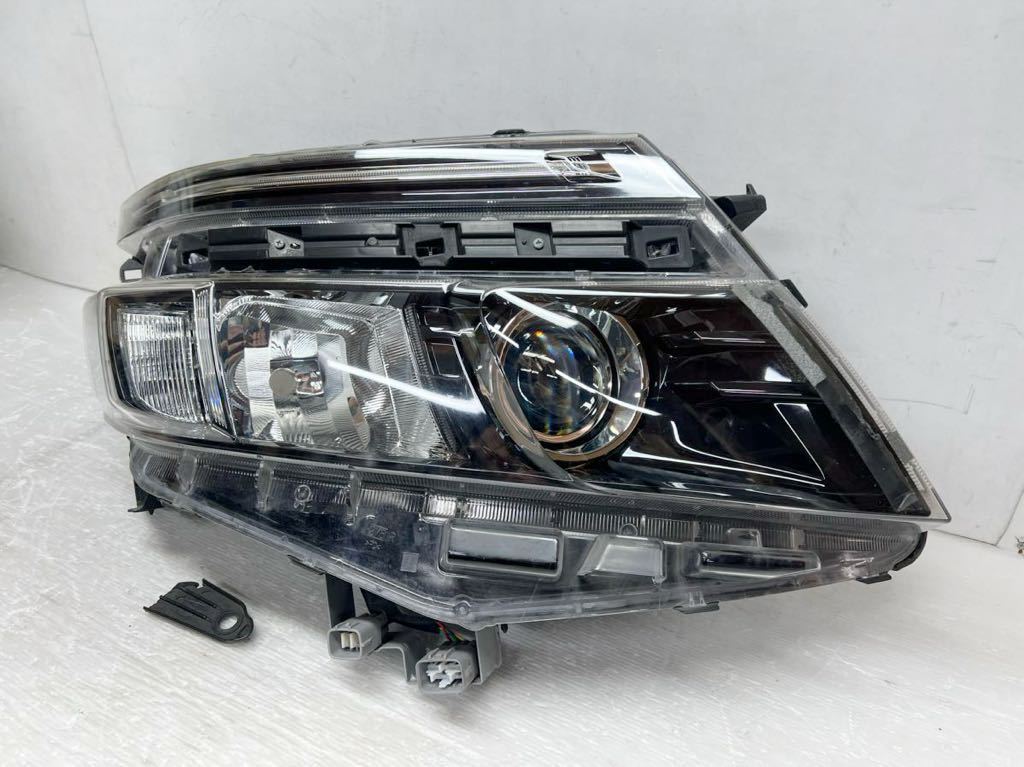 送料込 即決 ヴォクシー ZRR80/ZRR85 前期 純正 LED 左 ヘッド 送料込 即決 ヴォクシー ZRR80/ZRR85 前期 純正 LED 左 ヘッド