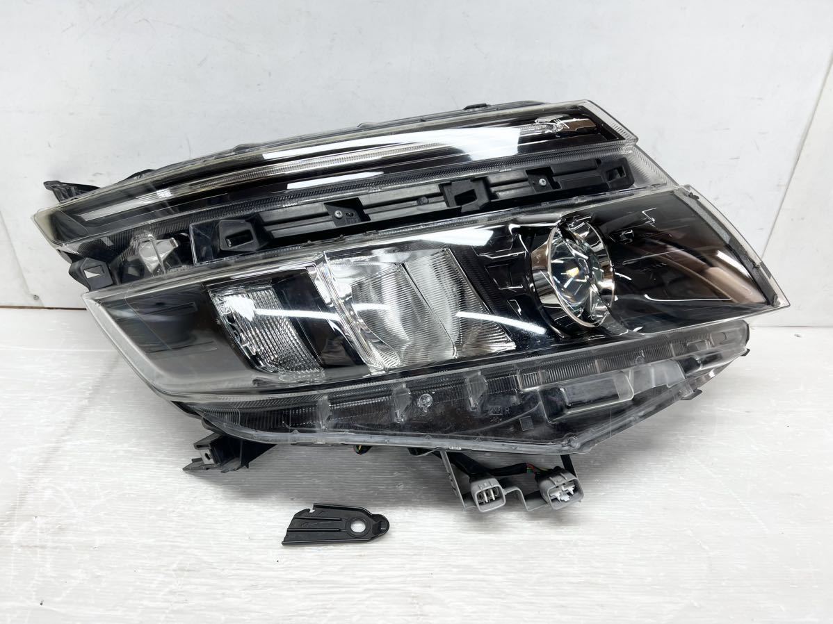 送料込 即決 ヴォクシー ZRR80/ZRR85 前期 純正 LED 左 ヘッド 送料込 即決 ヴォクシー ZRR80/ZRR85 前期 純正 LED 左 ヘッド