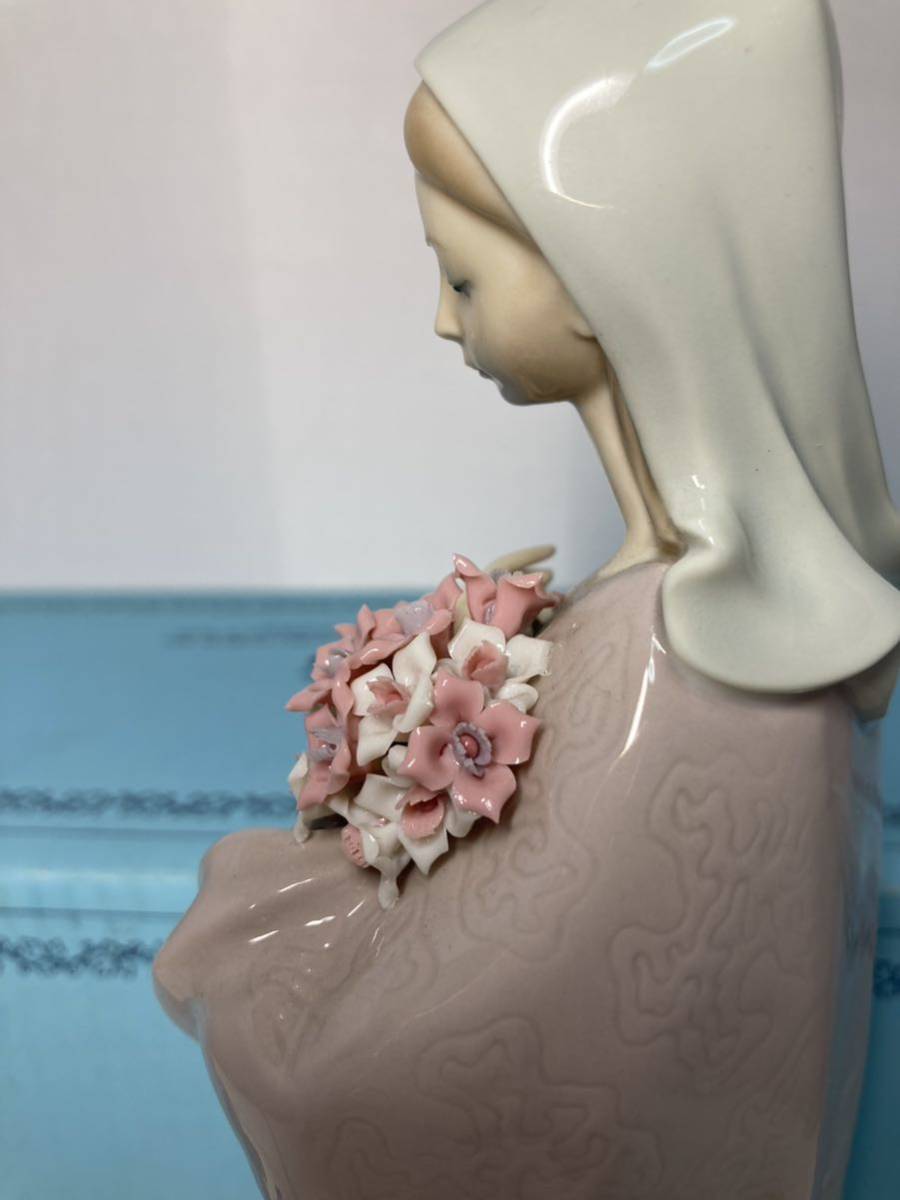 LLADRO (リヤドロ)フィギュリン◆ 花を持つマリア 祈り 聖母マリア 陶器人形_画像3