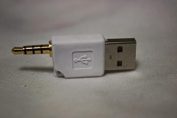 iPod shuffle 第2世代専用 USB充電同期アダプターb_画像2