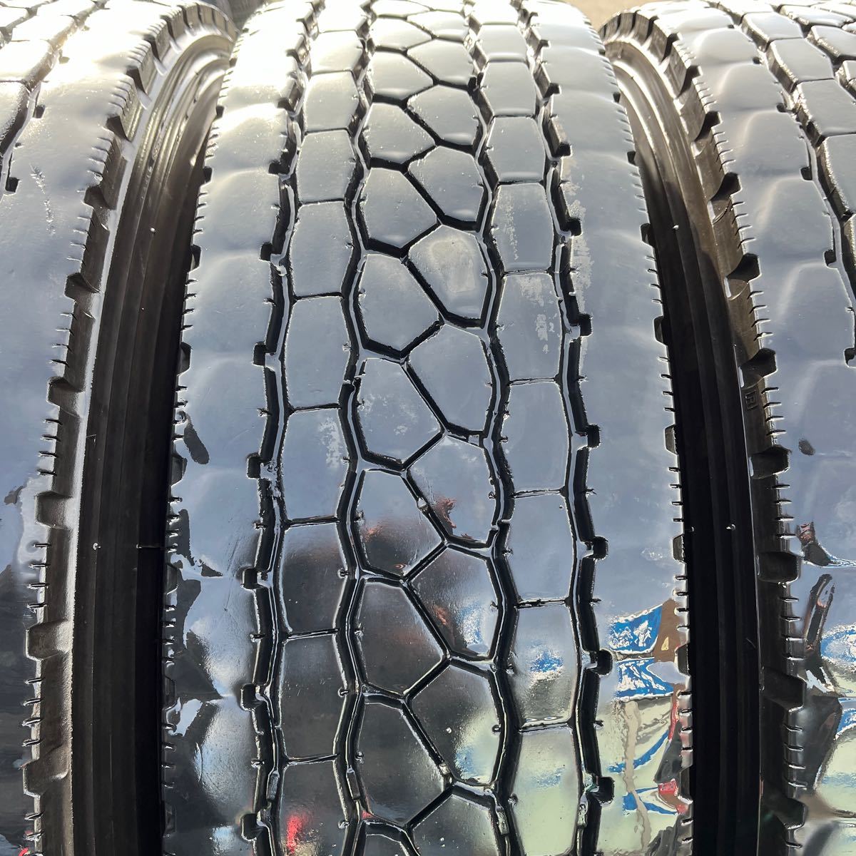 11R22.5 BRIDGESTONE, M801 中古　 激安美品　4本セット：40000円_画像8