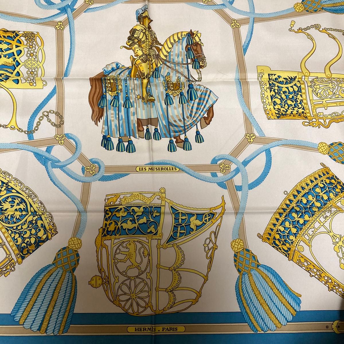 値下げ エルメス スカーフ カレ 90 ビンテージ HERMES 馬 ブルー 値下げ エルメス スカーフ カレ 90 ビンテージ HERMES 馬 ブルー
