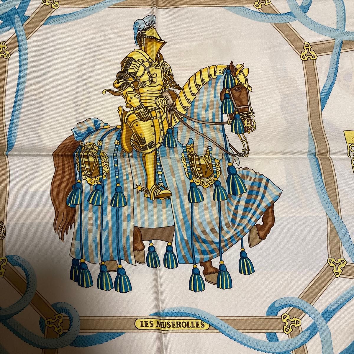 値下げ エルメス スカーフ カレ 90 ビンテージ HERMES 馬 ブルー 値下げ エルメス スカーフ カレ 90 ビンテージ HERMES 馬 ブルー